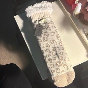 Cozy Leopard Print Fuzzy Socks